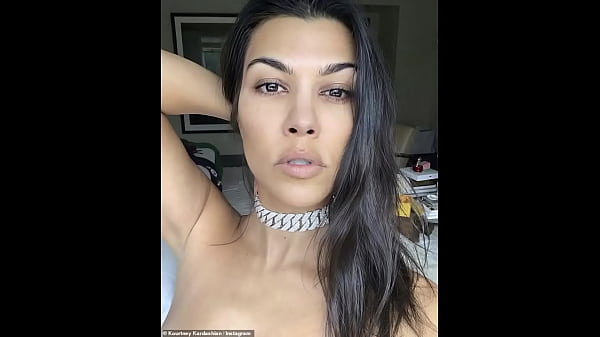 Kourtney Kardashian_Getting_Her Ass_Slapped_By Khloe