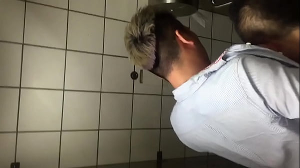 trim.93107B69-1DD8-4998-BBAF-E5F36ACBE49C.MOV