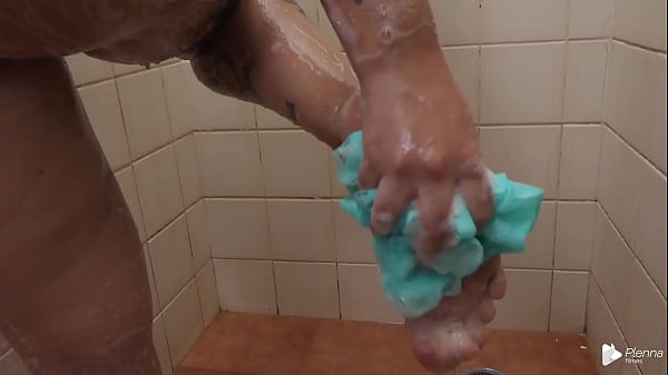 Play MP4 - ENJOYING YOURSELF IN THE BATH