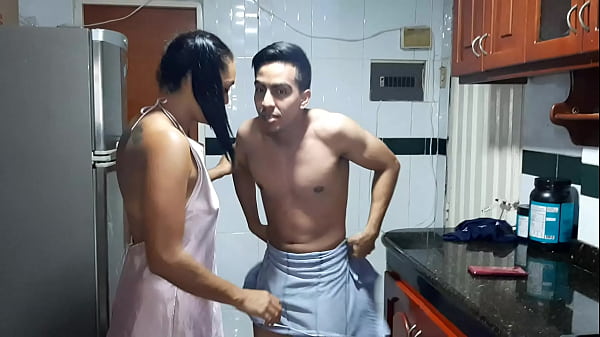 Play MP4 - Mi hermanastra chupa mi verga hasta sacarme la leche