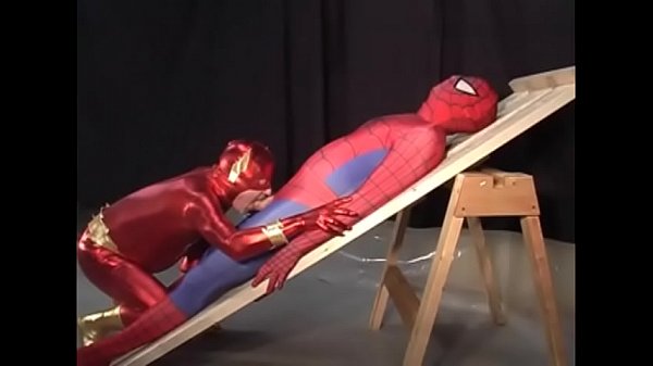 Sex Party Avec Des Mecs En Costume Lycras De Super Heros thumbnail