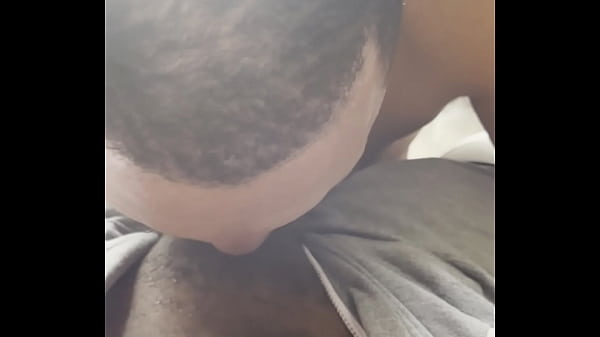 Play MP4 - Seguran&ccedil;a chupou o pau do patr&atilde;o por dinheiro