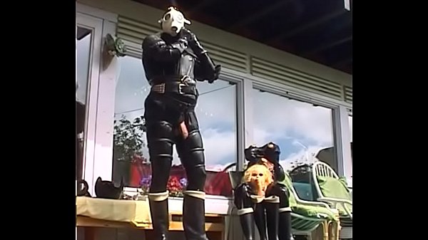 RoxinaRetroRubberOxLatexAndGasmask100604XXL.WMV 