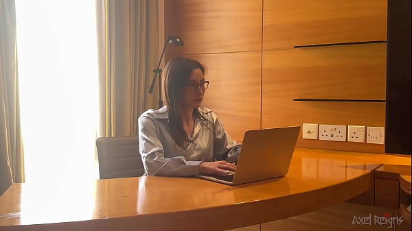 Nonton Petite Office Milf Assfucked By Bbc thumbnail