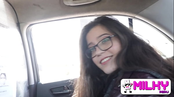 Play MP4 - Convencen f&aacute;cilmente a GRETA para subir al taxi y luego le ofrecen dinero a cambio de probar su co&ntilde;o rosado&period;&period;&period; Hermosa ninf&oacute;mana  venezolana