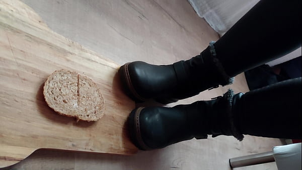 making a slave sandwich 