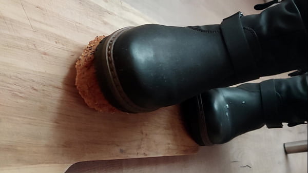 making a slave sandwich