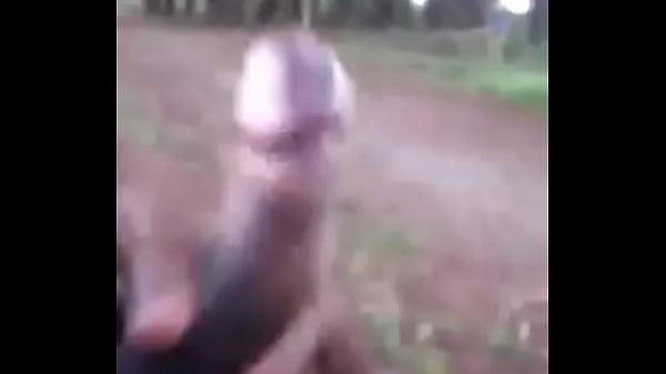 Play MP4 - masturbandome en publico