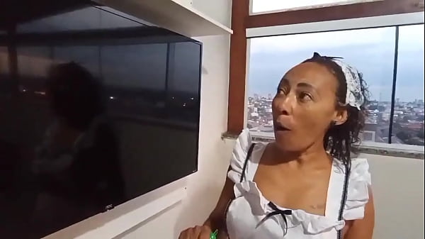 Play MP4 - EMPREGADINHA do youtube levando gozada na cara