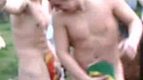 Strip tease it's rain a men musique parodie