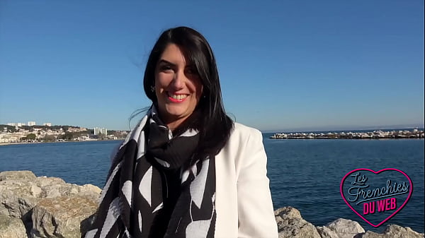 Play MP4 - Jade&comma; 25ans&comma; comptable coquine