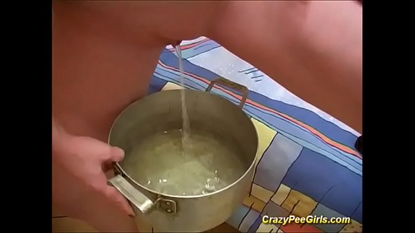 Play MP4 - see how cute teens peeing
