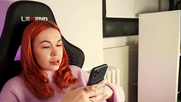 Nonton Gaming Isn't As Exciting As Giving A Head thumbnail