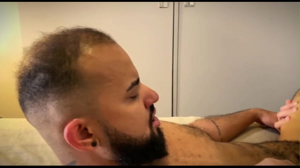 Play MP4 - The photographer fucked the male's pussy bareback