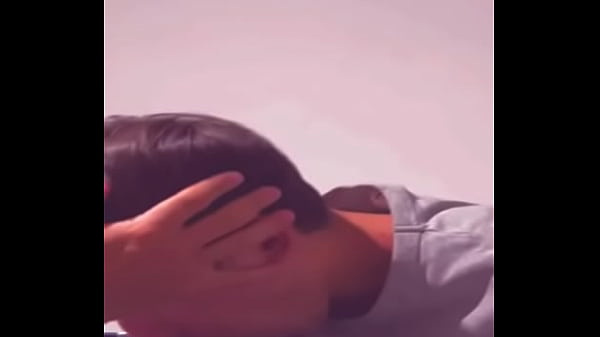 Bailarin de ballet me pone a mamar su polla depsues de unos tragos en el bar 