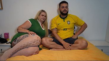Nonton Free Madrasta Safa Trepa O Genro E A Garota Em Pleno Clima E Jogo Do Brasil! Futebol Sexo Sem Camisinha Porra No Boca E Bola No Gol!!!!! - Tiv Models Fetishes Brazil thumbnail