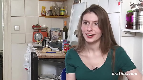 Play MP4 - M&uuml;nchnerin ist zu Besuch in Berlin und masturbiert