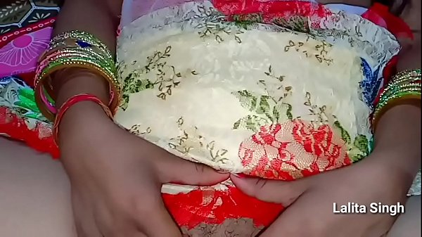 Play MP4 - अपनी गर्लफ्रेंड प्रिया को गिफ्ट देकर कर लिया राजी