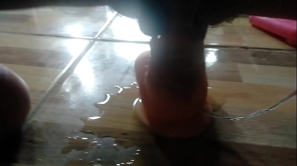 Nonton แหกหีเอาควยเย็ดในน้ำแตก thumbnail