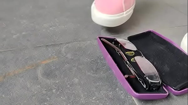 Destruction of eyeglasses