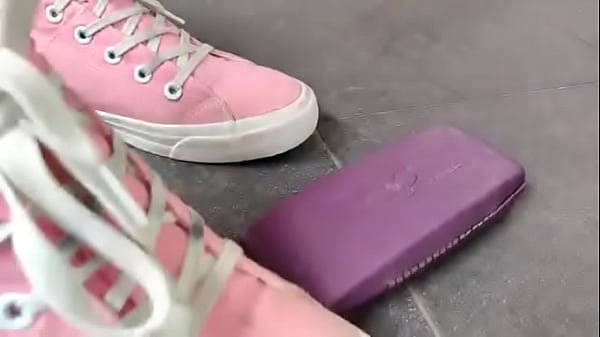 Destruction of eyeglasses