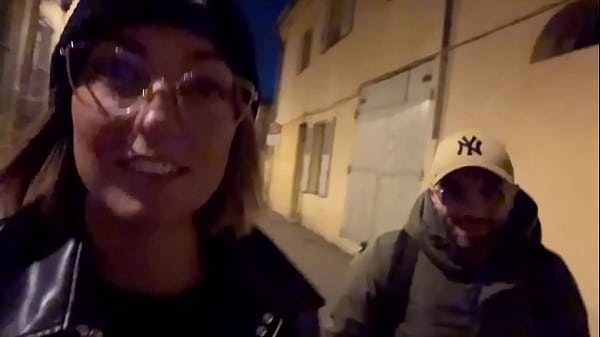 Play MP4 - Pam visite Aix &agrave; sa mani&egrave;re&period;&period;&period;