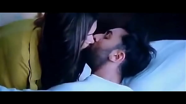 Bollywood Deepika Padukone_And Ranbir Kapoor Tamasha Movie_kissing_Video