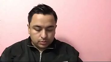 Bagrezuko intenta decorar la galleta de jengibre 