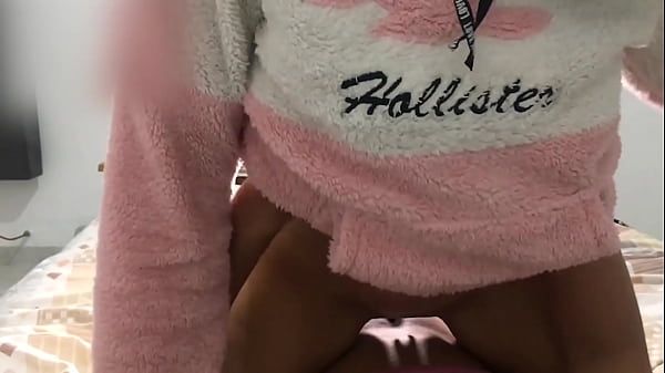 Play MP4 - La hermana de mi novia me folla sin cond&oacute;n