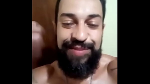 Play MP4 - CARA HETERO SE EXIBINDO NA CAM