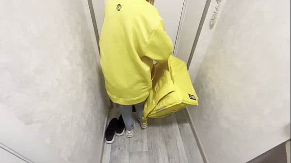 Play MP4 - The food delivery courier girl forgot to bring the rolls and therefore offered me doggystyle sex