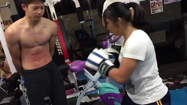 Play MP4 - gut punch in gym room