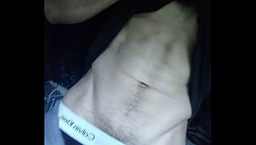 Nonton Englishbull Revealing His Abs. thumbnail