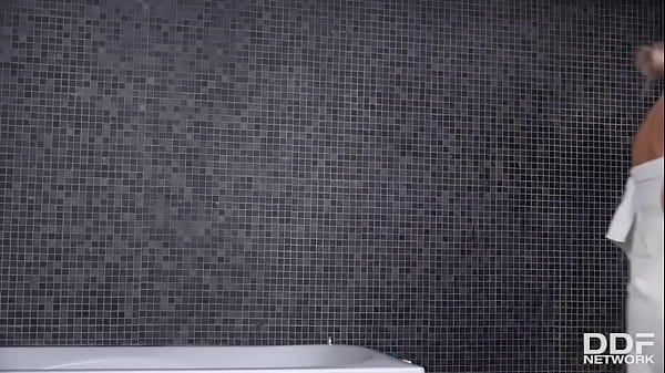 Bombshell gets dirty with her dildo