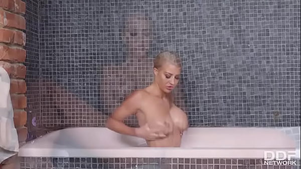 Bombshell gets dirty with her dildo 