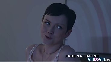 Nonton Busty Madelynn May Accidently Rented A Porn But Her Petite Bff Jade Valentine Suggests They Watch It For A Bit.the Teens Get Horny And Lick Pussy thumbnail