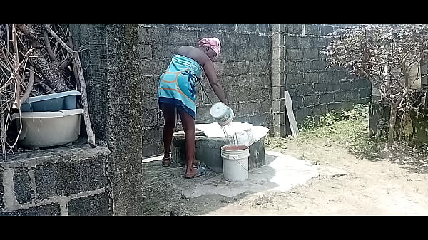 Nonton Village Girl That Went Outside To Bath Trying To Seduce Handsome Guys In Her Compound thumbnail