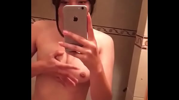 Chica de 18 baila para su novio frente a la la camara 