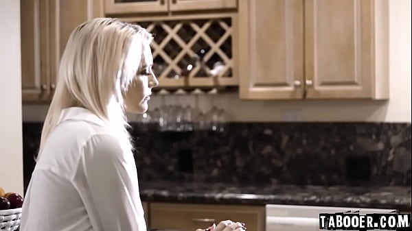 April Olsen joined husband Seth Gamble andNanny Kenna James for awild 3SOME