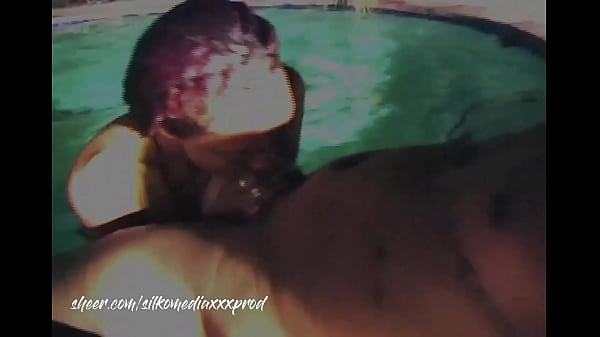 Nonton Chicagopeach Pool Side Sex thumbnail