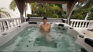 Nonton Wild Threesome In The Jacuzzi With The 18-year-old Millionaire Stepsister - Matty Mila thumbnail