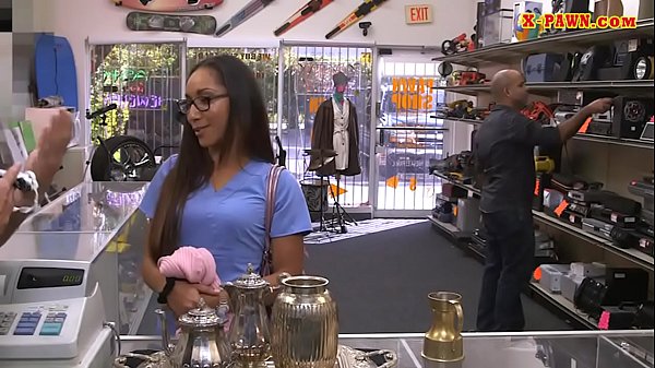 Amateur babegets nailed at_the pawnshop