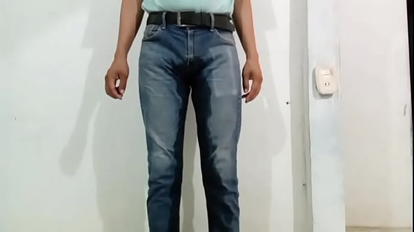 Pantalones orinados y doble orgasmo 