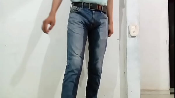 Pantalones orinados y doble orgasmo 