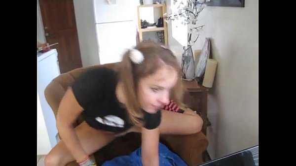 Play MP4 - Amber blank practicing her deep throat skills for cam