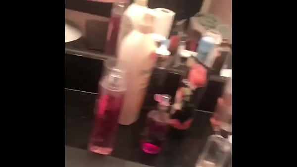 Nonton Wife Shares Her Titties With Me thumbnail