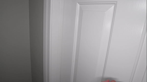 Nonton Step-sis Raven Lane Wants Company & Gets Creampie thumbnail