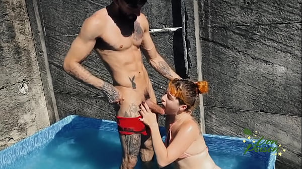 Estava Tomando Sol Na Piscina Meu Amigo E Ele Me Comeu thumbnail