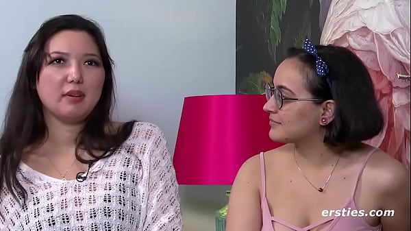 Play MP4 - Lesbische M&auml;dels haben hei&szlig;en Sex miteinander