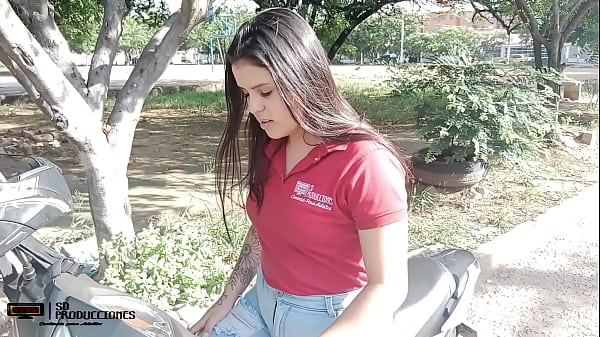 Ayudando A Desconocida Con Su Moto thumbnail